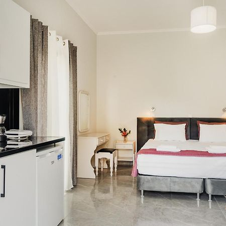 Kates apartments Kavos Bagian luar foto